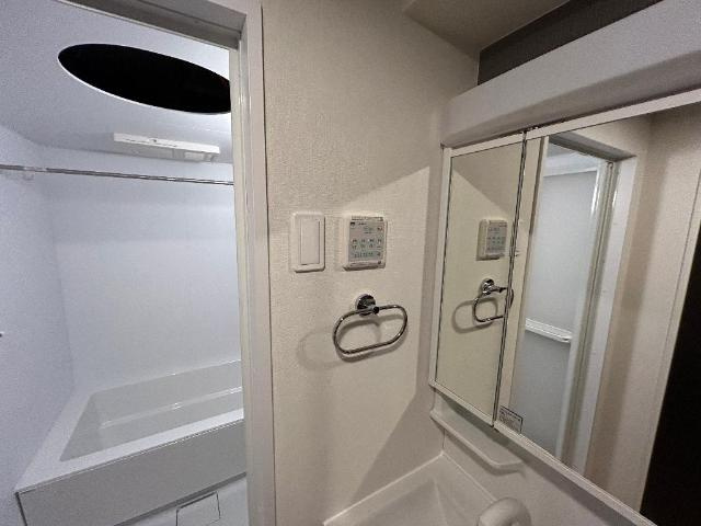 富山市山室新築アパートの浴室|浴室暖房乾燥（イメージ）