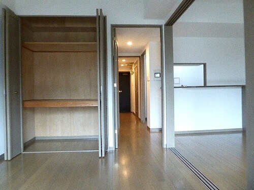 ライオンズマンション白金台の収納|クロゼット　※前回募集時2023年11月撮影