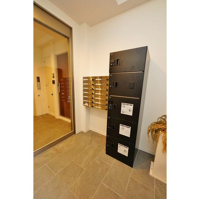 ヴェルドミールのエントランス|宅配ボックス