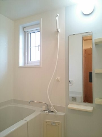 トパーズＢの浴室|落ち着いた空間のお風呂です