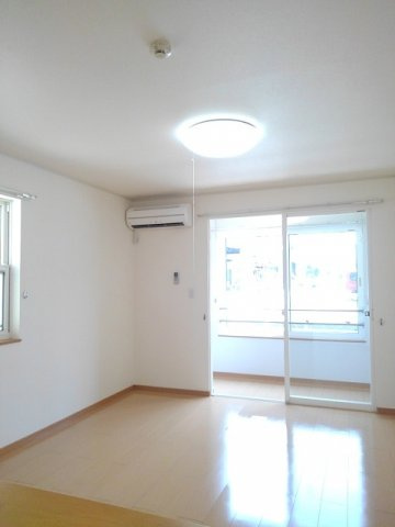 ベル・ガーデンＣの内装|明るい色調の室内です