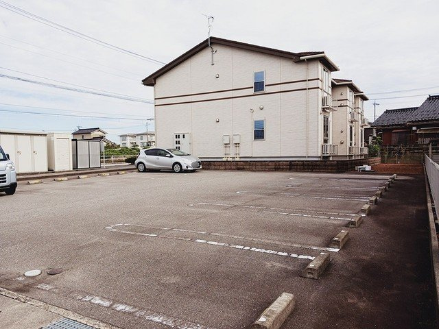 コンデュイールの駐車場|駐車場があるので、車を買う予定の方も安心です