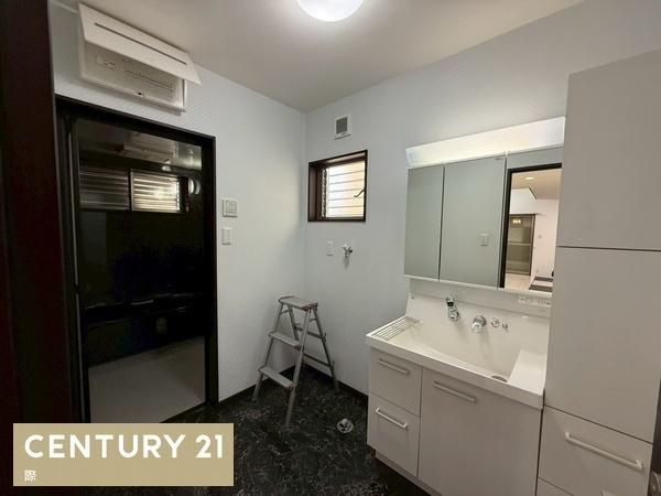 かつらぎ町西飯降　中古戸建の独立洗面台