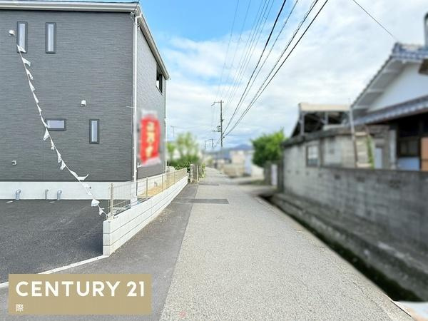 和歌山市北出島第1-1号棟　新築戸建の前面道路含む現地写真
