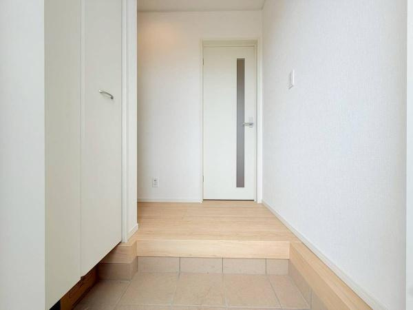 和歌山市北出島第1-2号棟　新築戸建の玄関