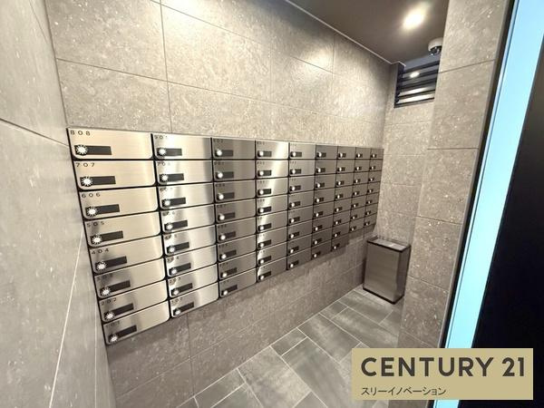 アドバンス大阪フェリーチェのエントランス|★郵便ポスト！★