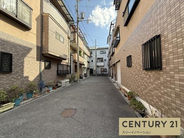 鶴町3丁目中古戸建の前面道路含む現地写真