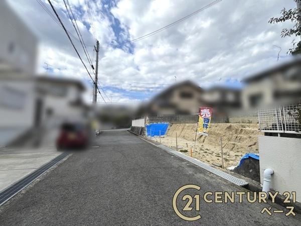 北葛城郡上牧町桜ケ丘３丁目の売地の前面道路含む現地写真|■現地撮影写真■前面道路約６ｍでお車の出し入れも楽々！
