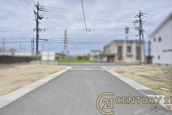 葛城市南道穂　Ａ号地　建築条件なし土地の前面道路含む現地写真|■現地撮影写真■閑静な住宅地内で穏やかな暮らし！