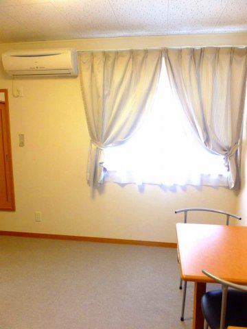 レオパレスカワシマⅡの居間・リビング