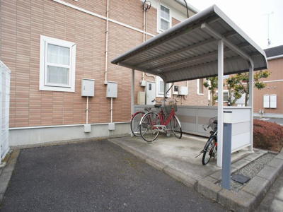 【その他共用部分】 | グリーンガーデンⅢ | 屋根付きの駐輪場があります♪