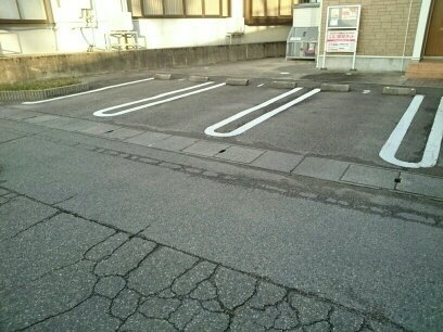 リヴァーハイツの駐車場