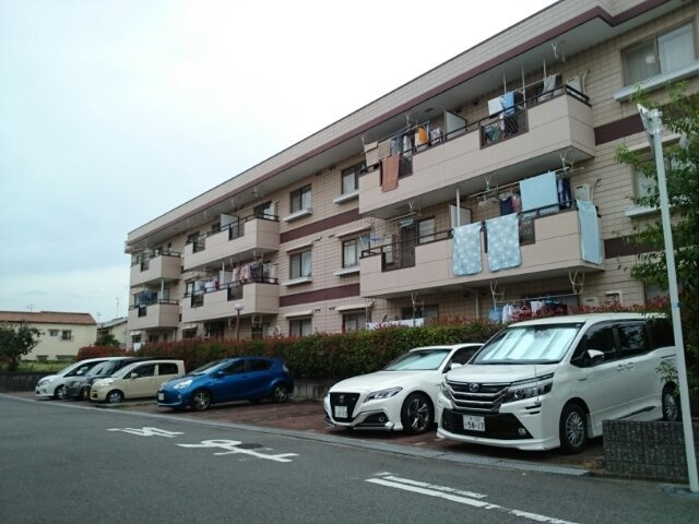 小阪西町Ⅲ番館の駐車場