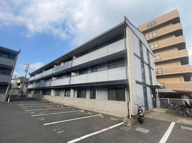 レオパレス中井町３