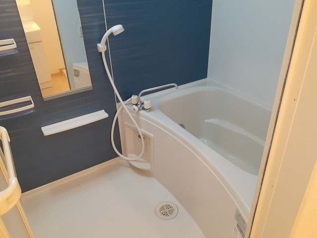 レジデンス　丸一の浴室