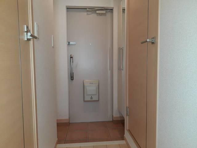 ラ・カーサ　西加賀屋の玄関