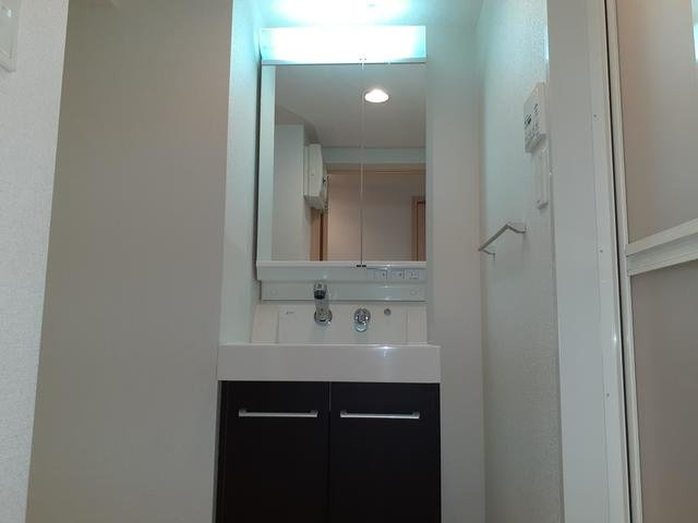 ラ・カーサ　西加賀屋の洗面所