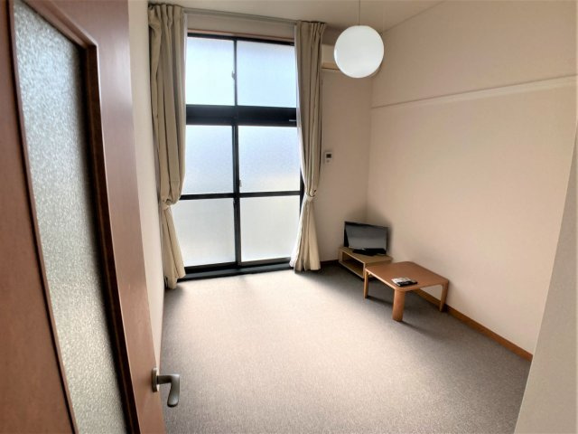 レオパレスシエスタ西郷屋敷の居間・リビング|設備・使用は号室により異なる為、現況を優先いたします。