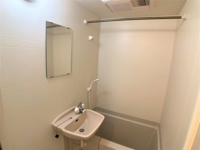 レオパレスシエスタ西郷屋敷の浴室|設備・使用は号室により異なる為、現況を優先いたします。