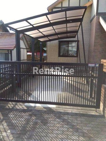 岩倉市中本町貸家の駐車場