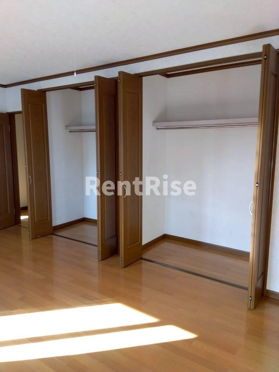 岩倉市中本町貸家の居間・リビング