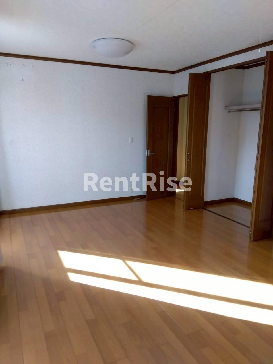 岩倉市中本町貸家の居間・リビング