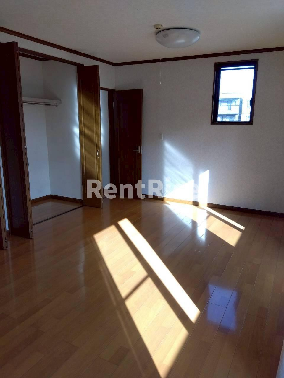 岩倉市中本町貸家の居間・リビング