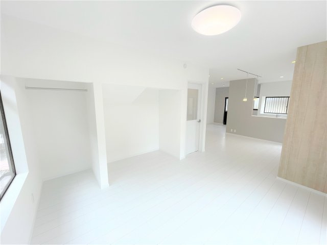 【居間・リビング】 | 宗像市ひかりヶ丘４丁目　中古一戸建☆仲介手数料無料☆