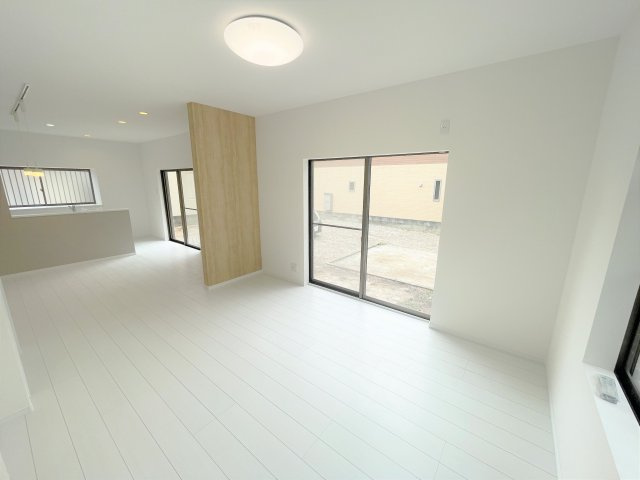 【居間・リビング】 | 宗像市ひかりヶ丘４丁目　中古一戸建☆仲介手数料無料☆