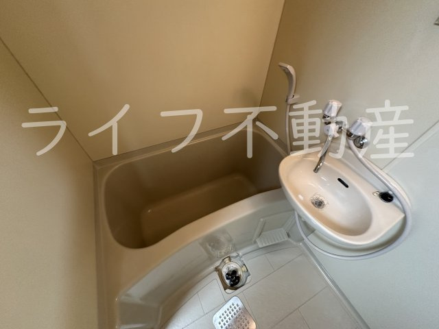 リバーサイド瓢箪山の浴室|きれいなお風呂です