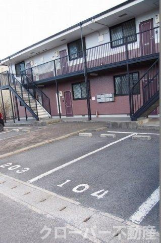 サニーハイツローズの駐車場
