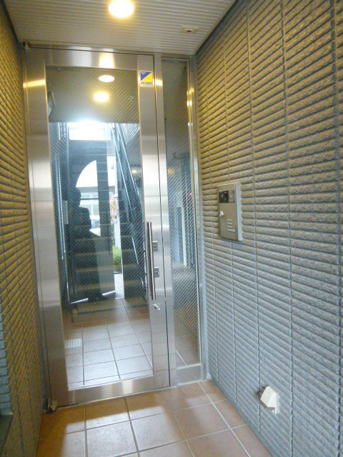 いずみコートのロビー|★オートロック付きエントランス★