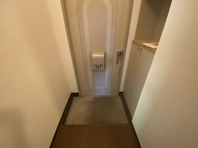 英賀保ハイツ３の玄関