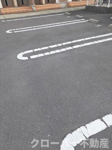 リラ・ハウスの駐車場