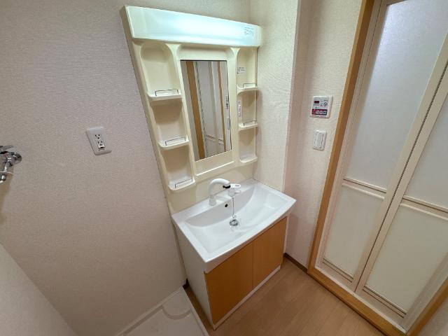 Ｌａ　Ｖｉｅ　ｅｎ　ｒｏｓｅ　ｈｉｌｌの洗面所|シャンプードレッサー