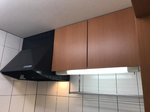 サンコートのキッチン|キッチン上収納