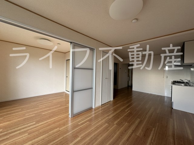 クレスト・シティー・ビューの洋室|コンパクトで使いやすい洋室です
