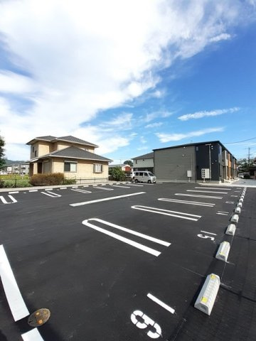 カーサ・ユヴェール　Ｂの駐車場