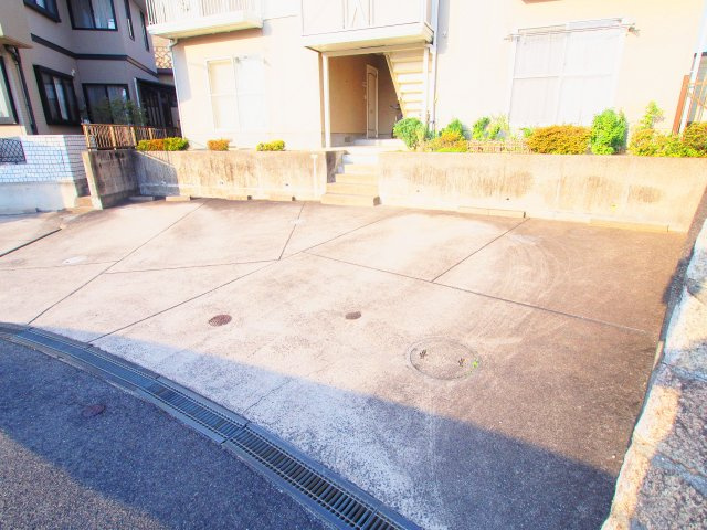 サンシャインTの駐車場