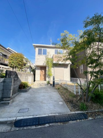 茨木市大池戸建のエントランス