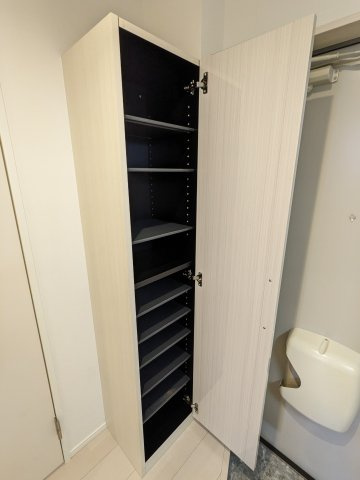 ハーモニーテラス萩原町の玄関|103号室ｼｭｰｽﾞﾎﾞｯｸｽ