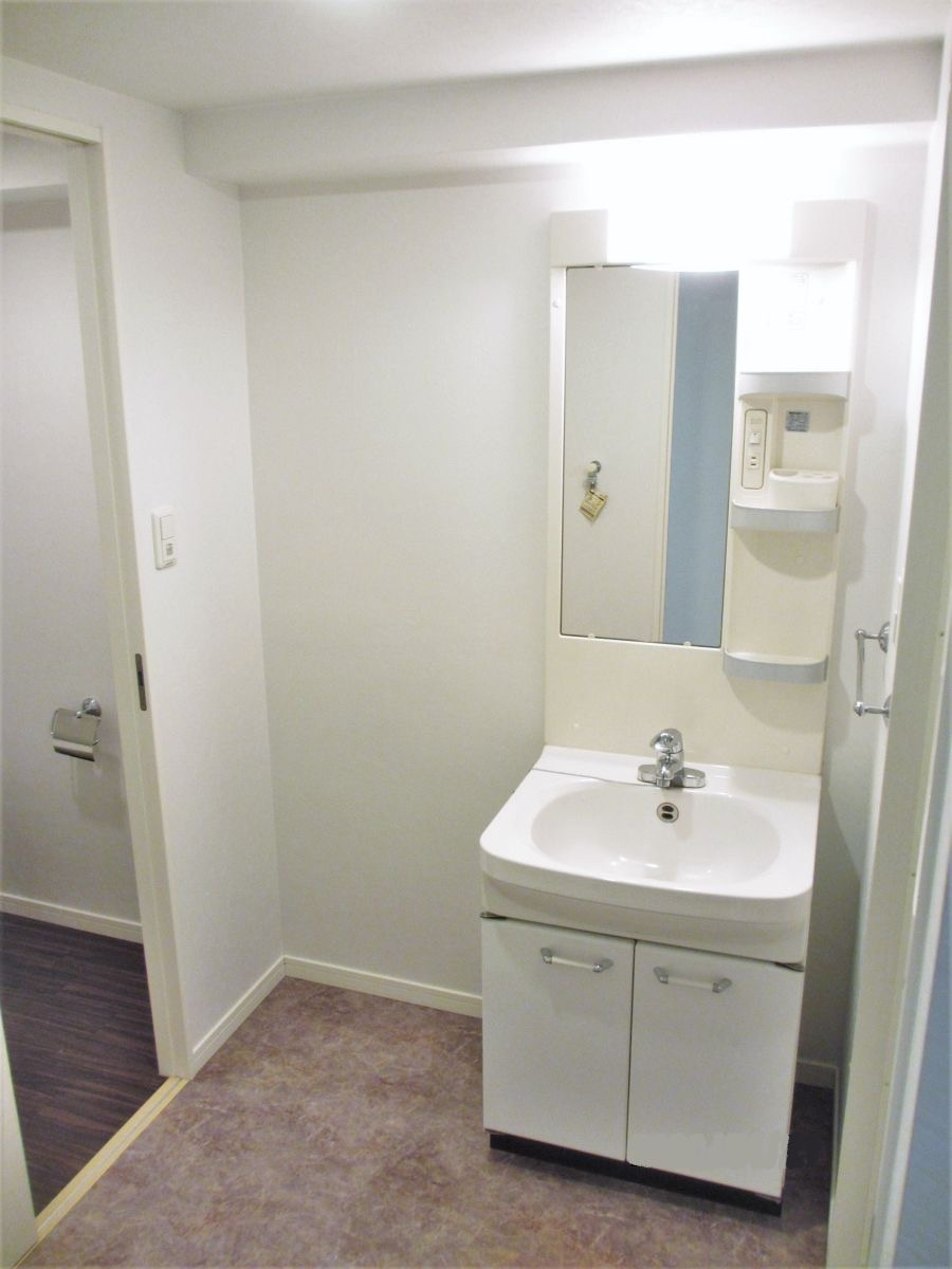 新品家具付きマンション渡辺通30(KaGood福岡)の独立洗面台