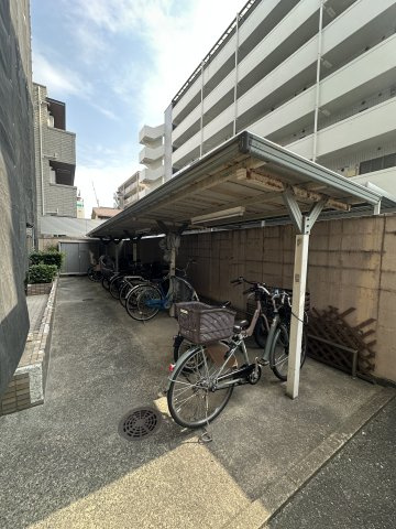 ガーデンステージ大橋の駐車場