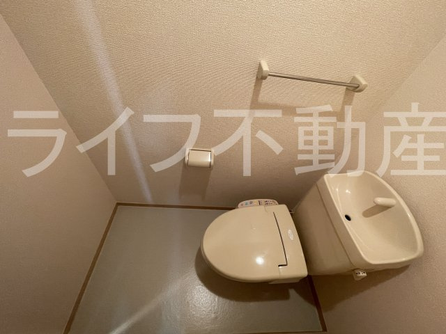 アルカーディアのトイレ|落ち着いた色調のトイレです