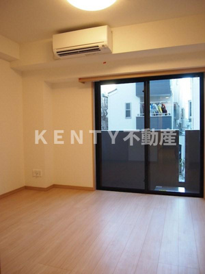 【居間・リビング】 | ルーブル旗の台弐番館 | ゆったり過ごせる居間です