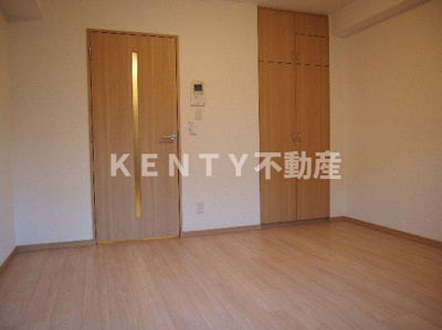 【寝室】 | ルーブル旗の台弐番館 | 落ち着いた色調の寝室です