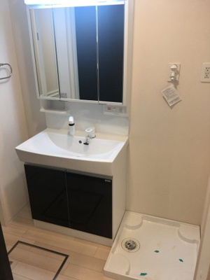 【独立洗面台】 | Casa美輪Ⅱ | となりに洗濯機置き場があります（お部屋によっては場所が反転します）