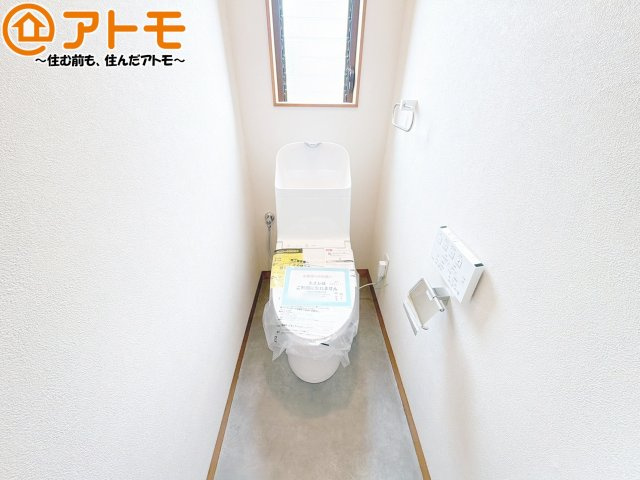 【トイレ】 | 焼津市石津中町　中古戸建 | 窓もあって換気もしっかりできる清潔感のあるトイレです♪