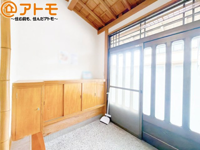 【玄関】 | 焼津市石津中町　中古戸建 | 玄関は収納付きで使い勝手良好♪見た目もすっきり♪