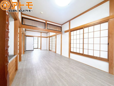 【居間・リビング】 | 焼津市石津中町　中古戸建 | ゆとりあるLDKは、家族が同じ空間にいながらパーソナルスペースもしっかり確保できますね♪